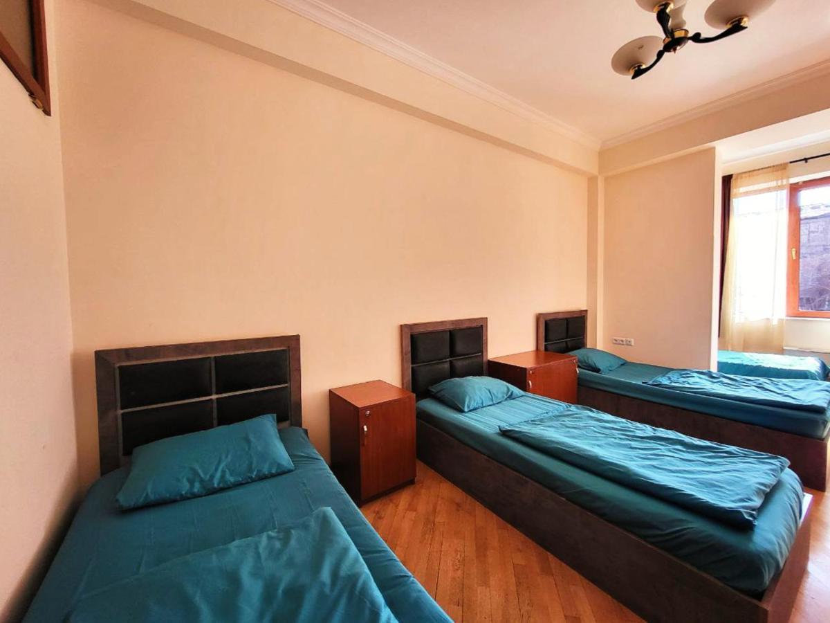 Arevahostel&Apartment Yerevan Ngoại thất bức ảnh